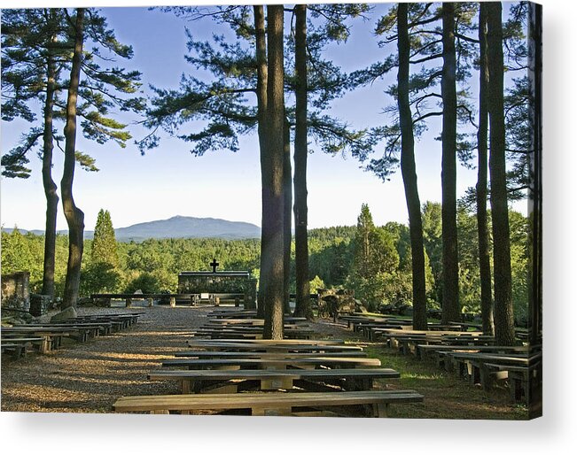 Cathedral Of The Pines Acrylic Print featuring the photograph Cathedral of the Pines Altar - 2006 by Gordon Ripley