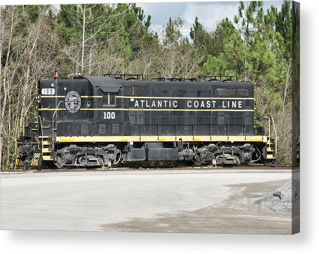 Locomotive Acrylic Print featuring the photograph Atlantic Coast Line GP7 #100 by John Black