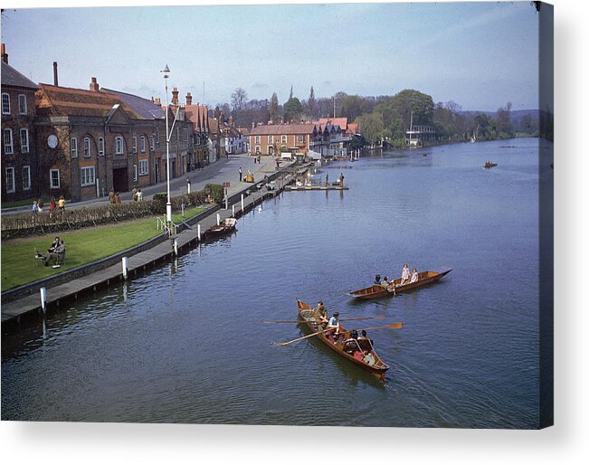 12/22/05 Acrylic Print featuring the photograph Boaters On The Thames by Frank Scherschel