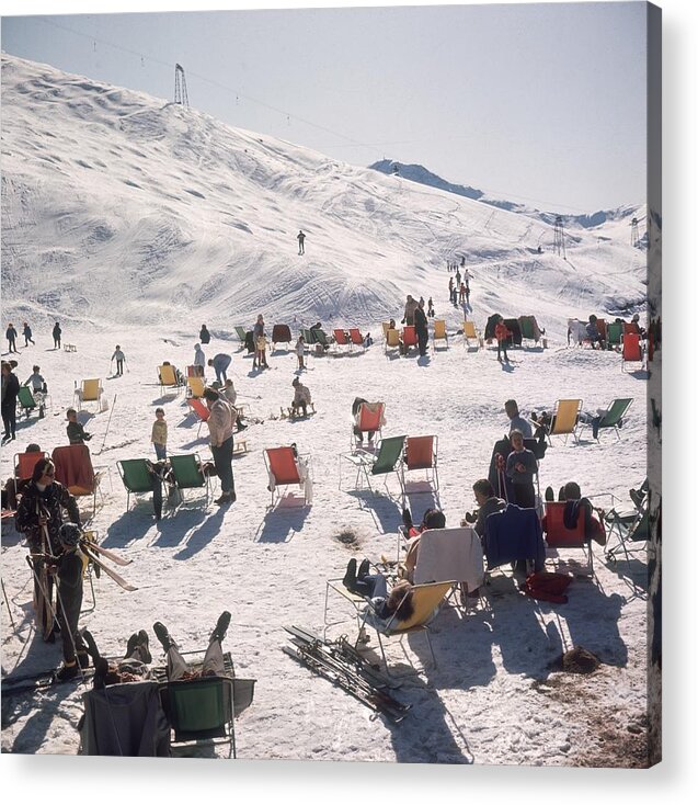 Skiing Acrylic Print featuring the photograph Skiers At Verbier #1 by Slim Aarons