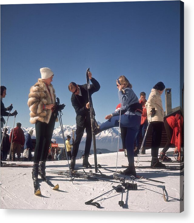 Skiing Acrylic Print featuring the photograph Verbier Skiers by Slim Aarons