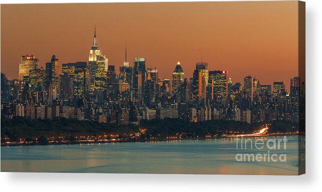 Clarence Holmes Acrylic Print featuring the photograph Manhattan Twilight VIII by Clarence Holmes