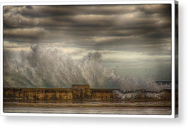 Cuba Acrylic Print featuring the photograph The Malecon by R Thomas Berner