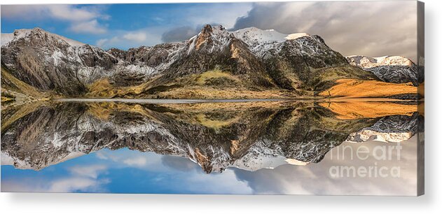 Llyn Idwal Acrylic Print featuring the photograph Cwm Idwal Reflections by Adrian Evans