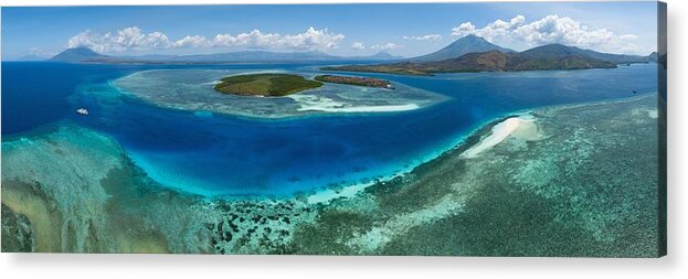 Landscapeaerial Acrylic Print featuring the photograph A Beautiful Coral Reef Fringes by Ethan Daniels