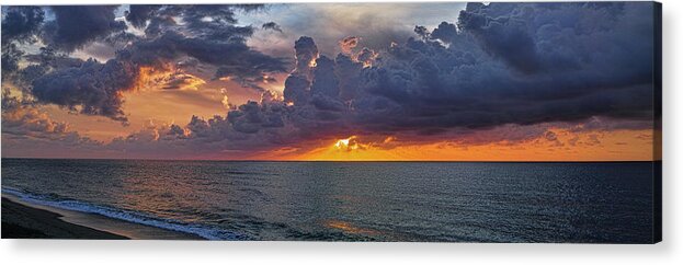 Sunrise Acrylic Print featuring the photograph Majesty of the Sea by Roberto Aloi