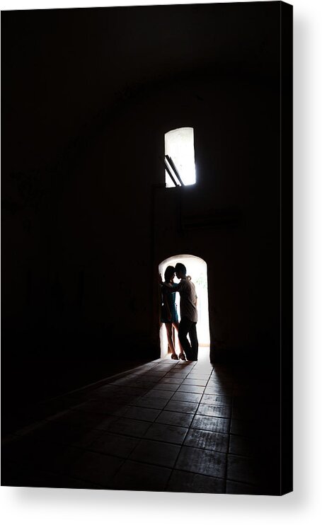Coupleportrait Acrylic Print featuring the photograph Love In The Shade by Ronnie Chan
