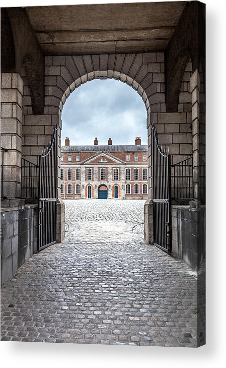 Dublin Acrylic Print featuring the photograph Entrance to Dublin Castle by W Chris Fooshee