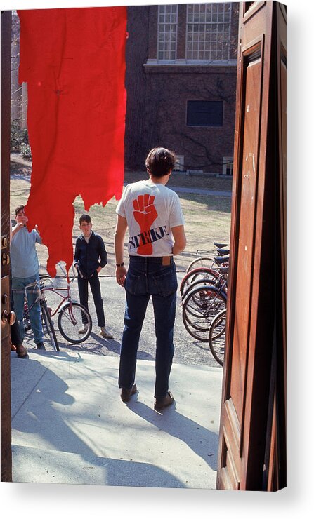 04/08/05 Acrylic Print featuring the photograph Harvard Protest by Leonard McCombe