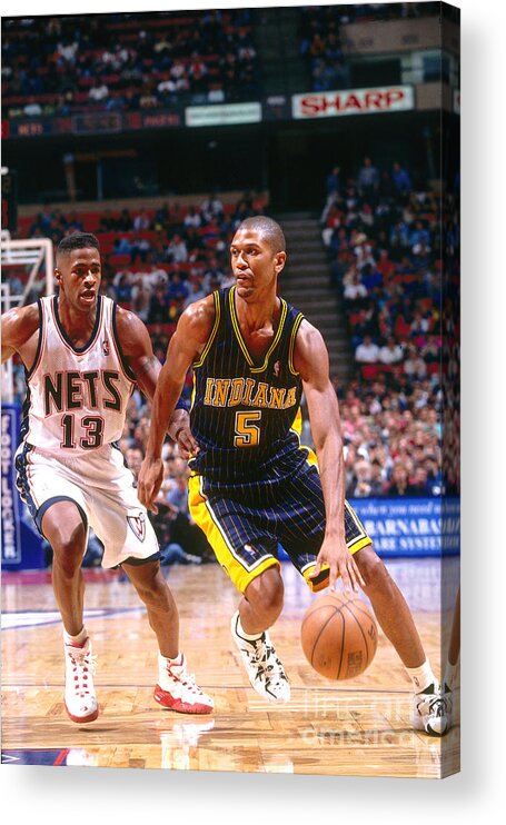 Nba Pro Basketball Acrylic Print featuring the photograph Jalen Rose and Kendall Gill by Chuck Solomon