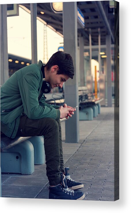 Railroad Station Acrylic Print featuring the photograph Jugendlicher hört Musik und wartet auf dem Zug by Lucaa15