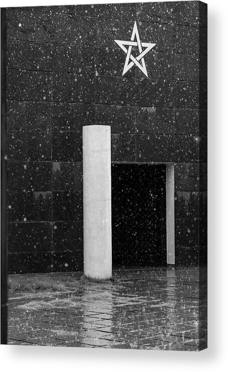 Minimalism Acrylic Print featuring the photograph Star Drenched in Rain by Prakash Ghai