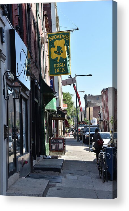 Old Towne Philadelphia Acrylic Print featuring the photograph Street in Old Towne Philadelphia by Mark Stout