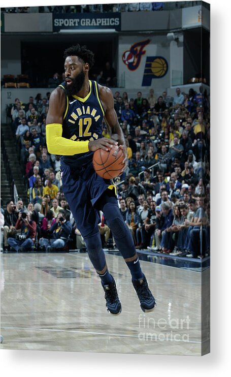 Tyreke Evans Acrylic Print featuring the photograph Tyreke Evans by Ron Hoskins
