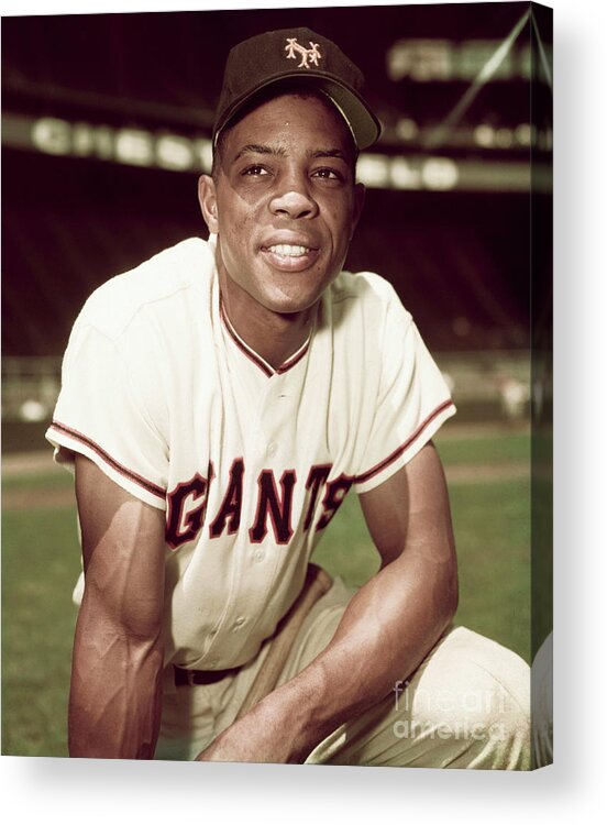 Willie Mays Acrylic Print featuring the photograph Willie Mays Kneeling On Ground by Bettmann