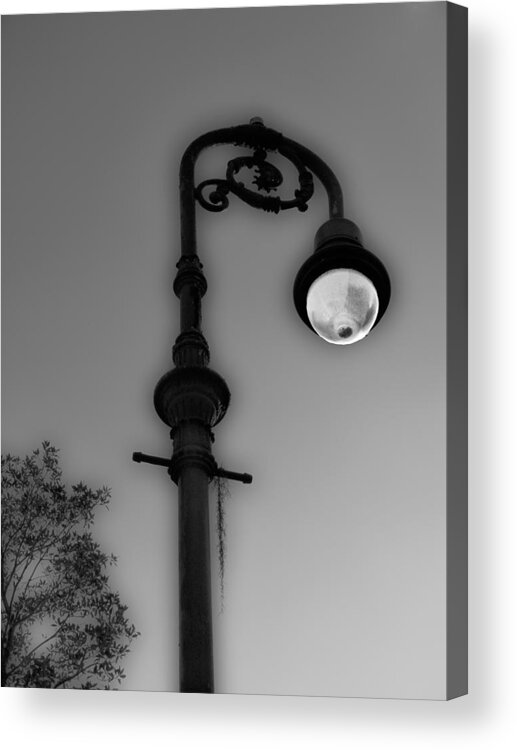 Street Lamp Acrylic Print featuring the photograph Savannah Lamp Post by Frank Bright