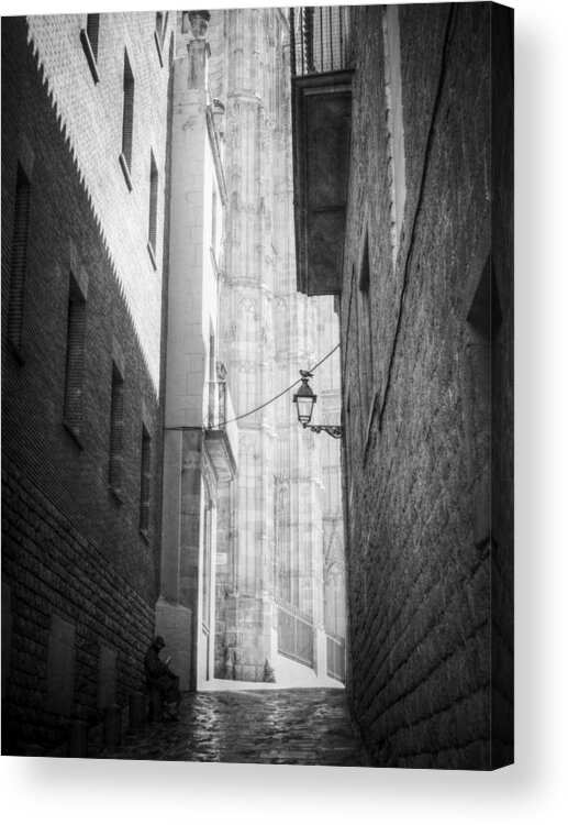 Barcelona Acrylic Print featuring the photograph Quiet Moment Near Barcelona Cathedral, b/w by Valerie Reeves