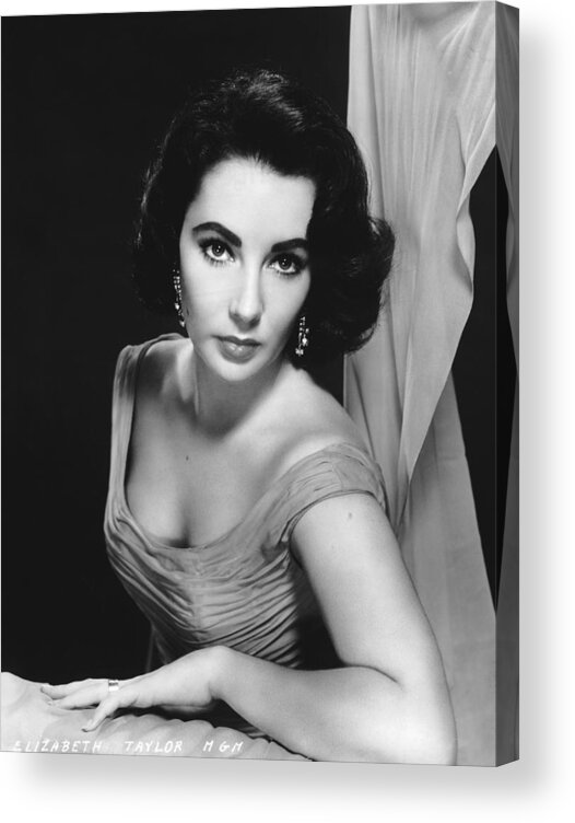 People Acrylic Print featuring the photograph Elizabeth Taylor by Archive Photos