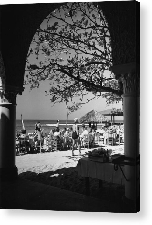 Crowd Acrylic Print featuring the photograph Havana Beach by Fox Photos