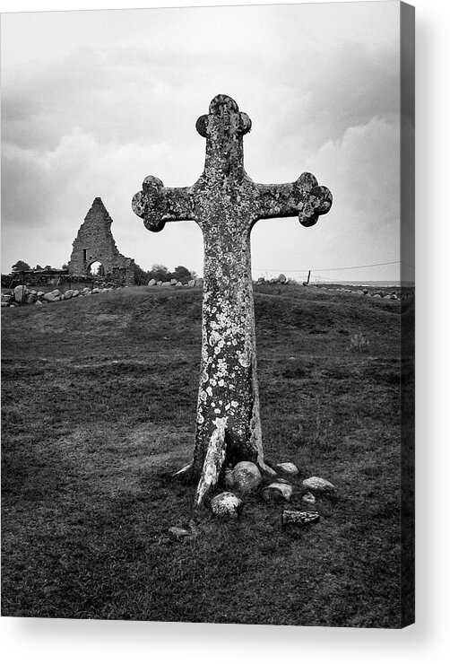 Black And White Acrylic Print featuring the photograph Kappelludden Medieval Cross #1 by Mary Lee Dereske