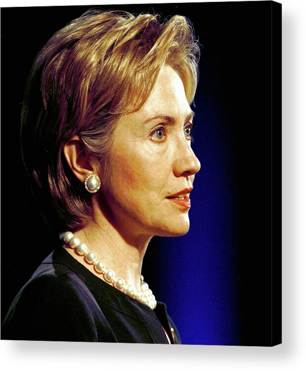 People Acrylic Print featuring the photograph Hillary Clinton Speaks To Newspaper by Chris Hondros