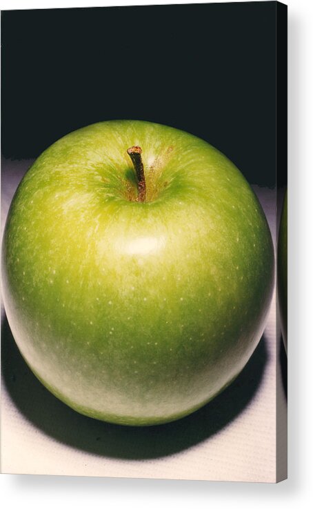 Granny Smith Acrylic Print featuring the photograph Verte by Tom Baptist