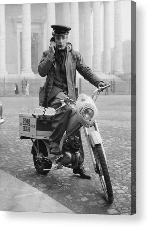 People Acrylic Print featuring the photograph Radio Messenger In Paris On December by Keystone-france