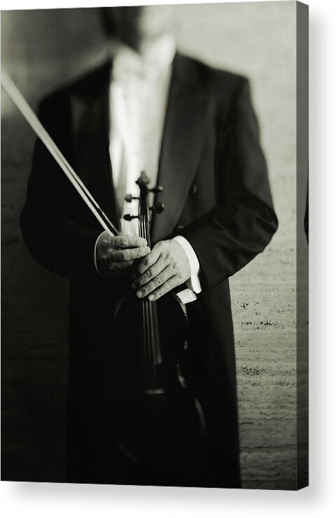 Bror sæt Duchess Symphony Violinist Holding Violin And Acrylic Print by Terry Vine -  Photos.com