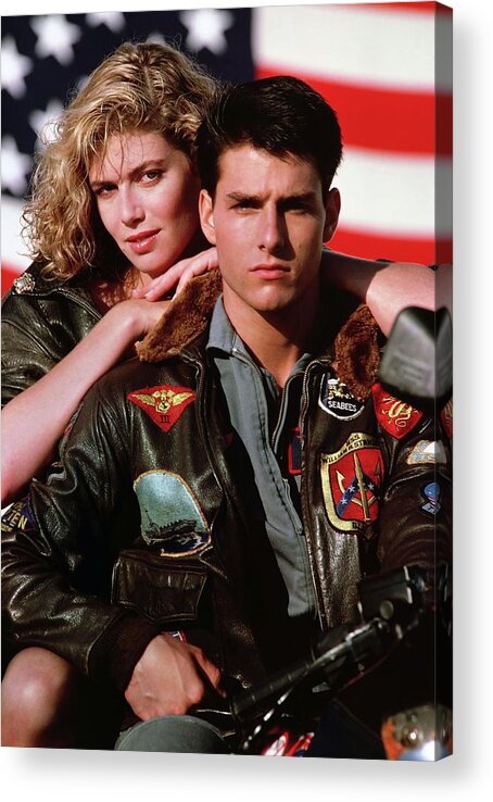 TOP GUN Kelly McGillis and Tom Cruise classic pose on airfield 8x10 inch  photo