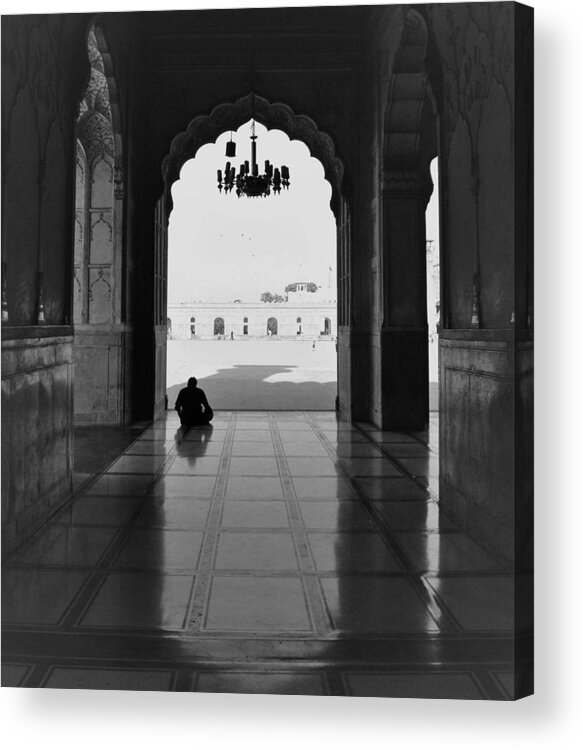 Lahore Acrylic Print featuring the photograph Lahore Mosque, Black and White by Mark Mitchell