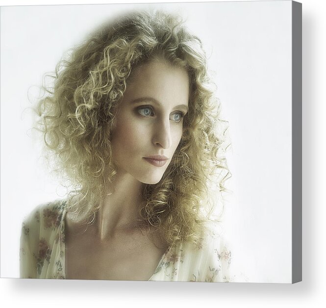 Bright Acrylic Print featuring the photograph Dutch Beauty by Kenp