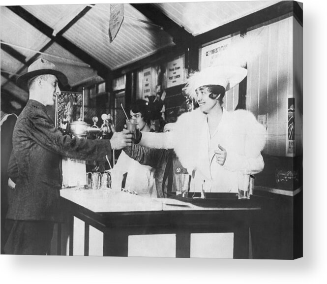 1910s Acrylic Print featuring the photograph British Help American Soldiers by Underwood Archives