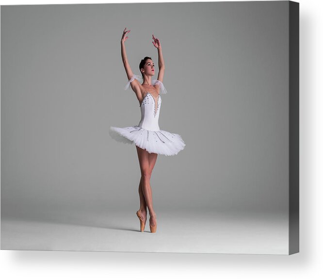 besked Isolere Værdiløs Ballerina On Point In Releve Fifth Acrylic Print by Nisian Hughes
