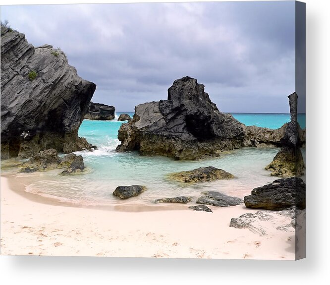 Bermuda Acrylic Print featuring the photograph Horseshoe Beach in Bermuda by Janice Drew