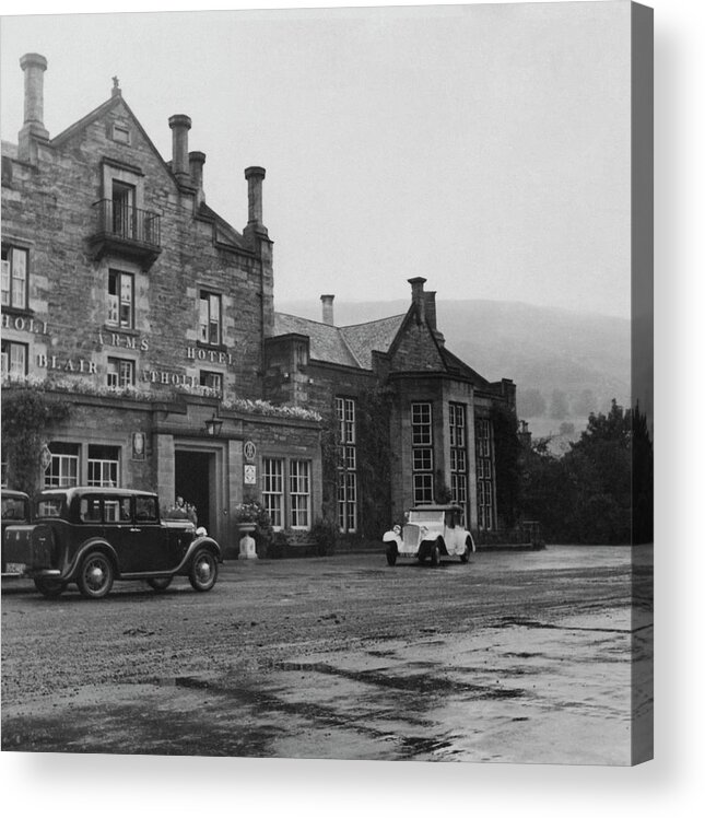 Scotland Acrylic Print featuring the photograph Vintage Cars In Front Of Hotel by John Mcmullin