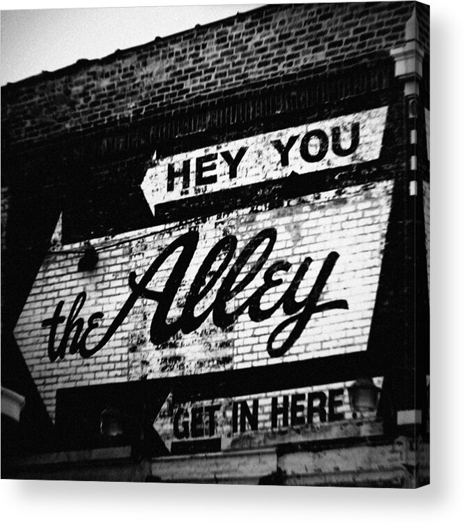 Chicago Acrylic Print featuring the photograph The Alley Chicago by Kyle Hanson