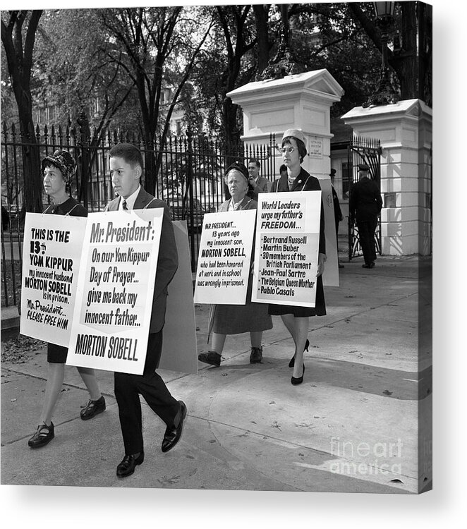 Atomic Bomb Acrylic Print featuring the photograph Sobell Family Pickets The White House by Bettmann