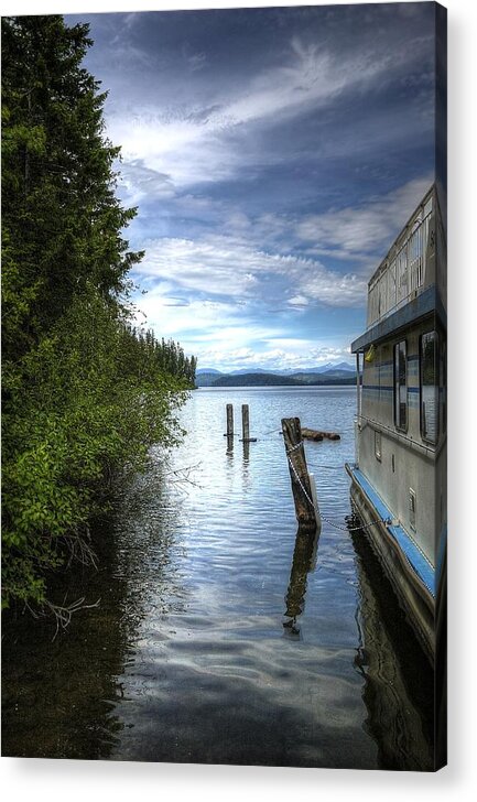Houseboat Acrylic Print featuring the photograph Priest Lake Houseboat 7001 by Jerry Sodorff