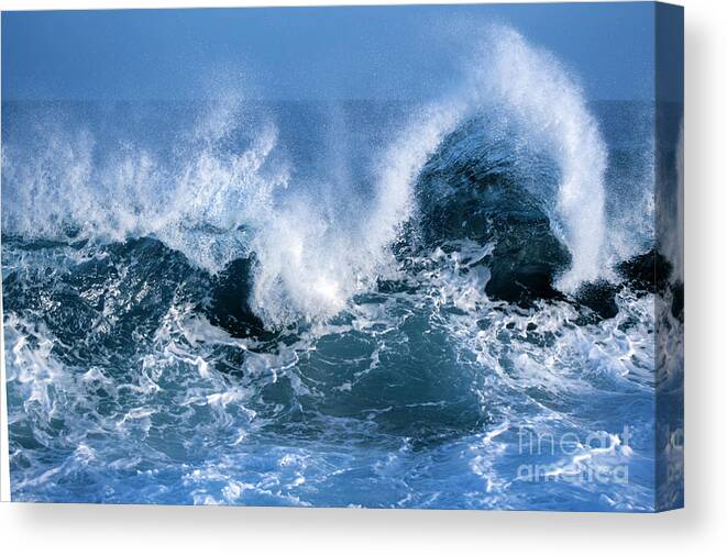  Ocean Canvas Print featuring the photograph Ocean Wave by Boon Mee