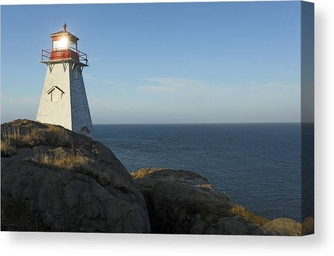 Feb0514 Canvas Print featuring the photograph Boars Head Lighthouse Bay Of Fundy #1 by Scott Leslie