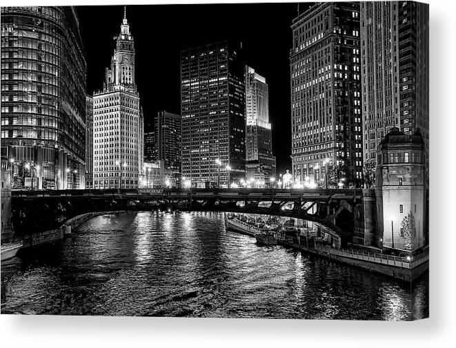 Bw Canvas Print featuring the photograph Chicago River #1 by Jeff Lewis