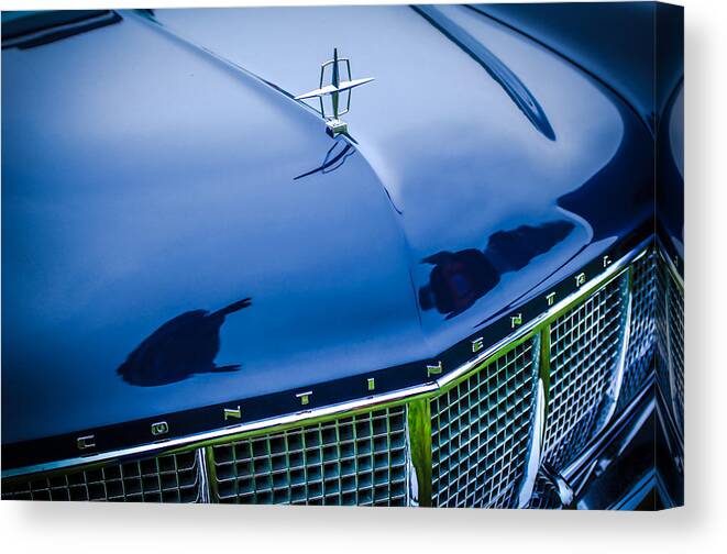 1956 Lincoln Continental Mark Ii Hess And Eisenhardt Convertible Grille Emblem 1956 Lincoln Continental Mark Ii Hood Ornament Canvas Print featuring the photograph 1956 Lincoln Continental Mark II Hess and Eisenhardt Convertible Grille Emblem - Hood Ornament by Jill Reger