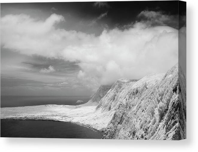 Beauty In Nature Canvas Print featuring the photograph A Scenic View Of The Worlds Tallest Sea #3 by Jonathan Kingston
