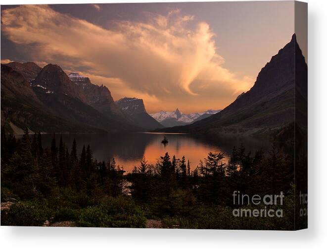 Wild Goose Island Canvas Print featuring the photograph Afterglow Over Wild Goose Island in Saint Mary Lake by Charles Kozierok