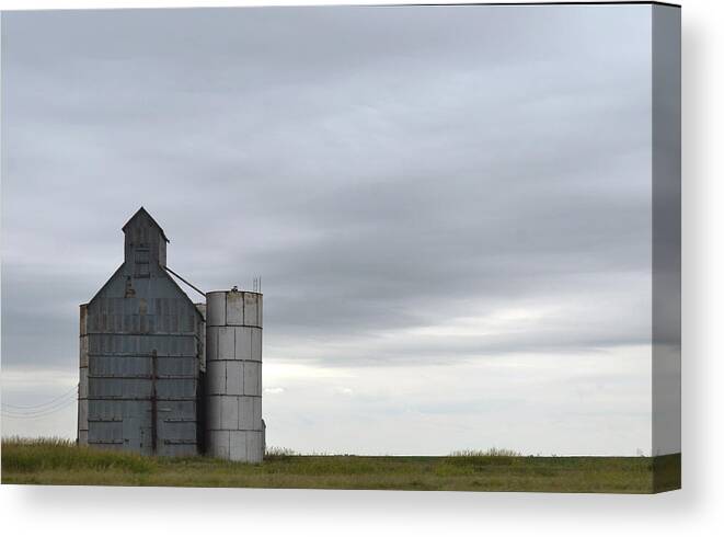  Canvas Print featuring the photograph Barn Amarillo I-40 by William Kimble