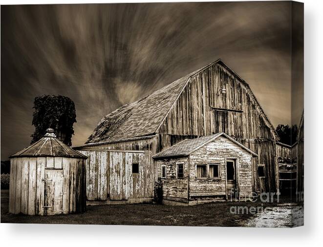 Barn Canvas Print featuring the photograph Barn on Hwy 66 by Michael Arend