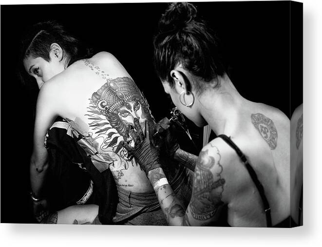 Tattoo Canvas Print featuring the photograph Bodypaint by Tuncay Co?kun