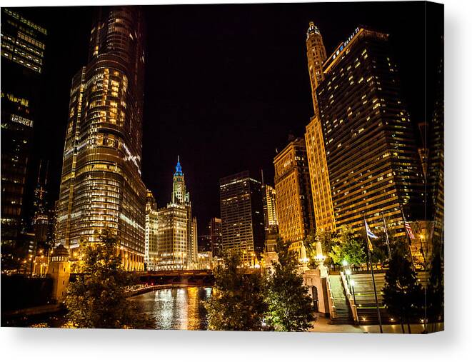 Skyline Canvas Print featuring the photograph Chicago Riverwalk by Melinda Ledsome