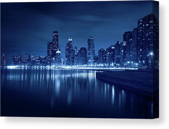 Water's Edge Canvas Print featuring the photograph Chicago by Wsfurlan