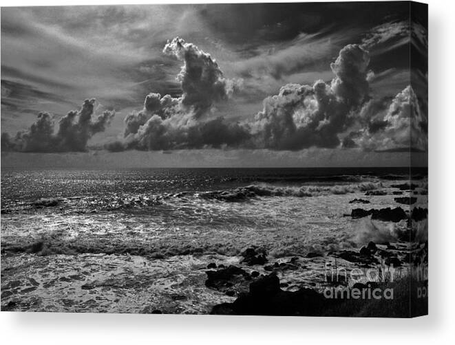 Sky Canvas Print featuring the photograph Classic Beauty by Craig Wood